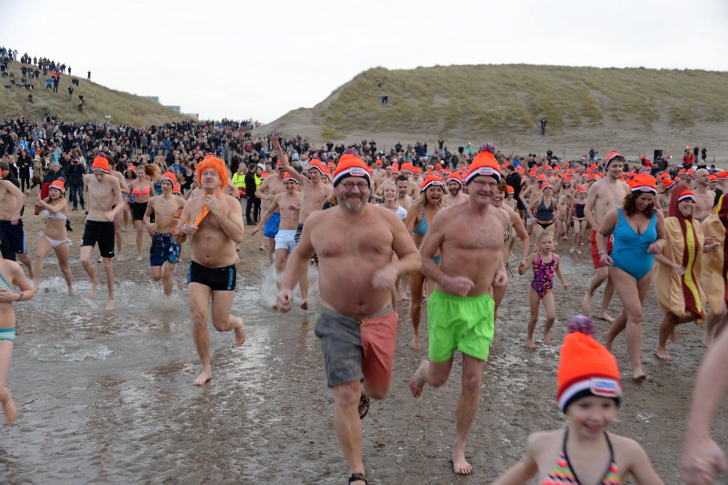 ../Images/Nieuwjaarsduik Nederzandt 2016 048.jpg